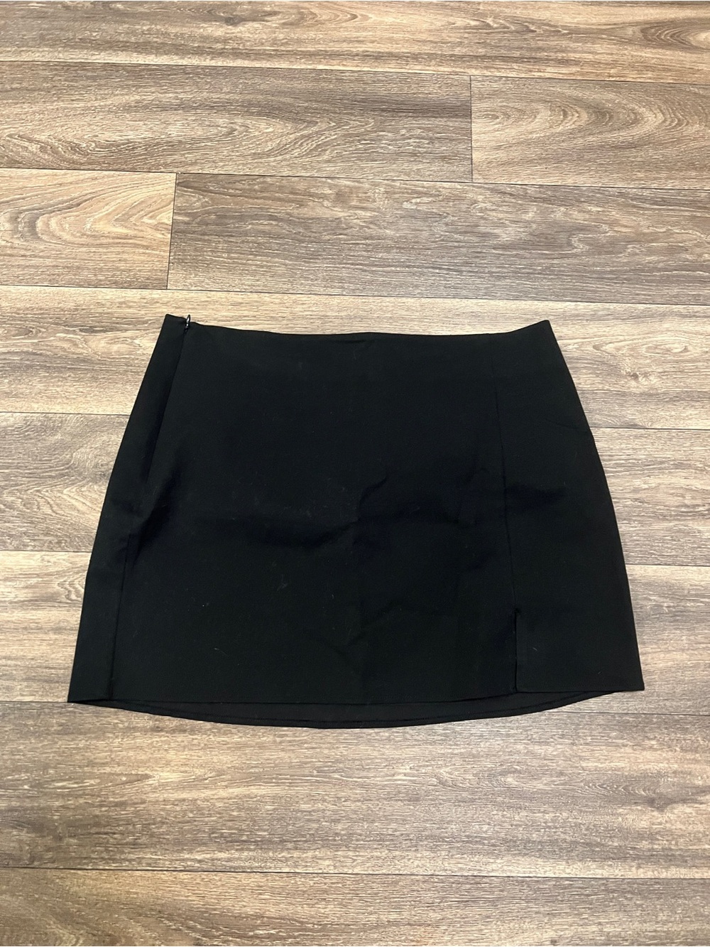 Old Navy Black Mini Skirt - Chic Straight Cut